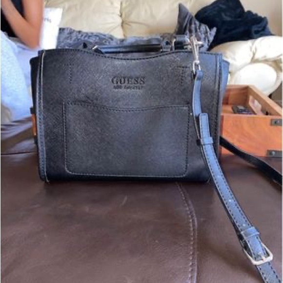 black guess purse - Picture 3 of 4